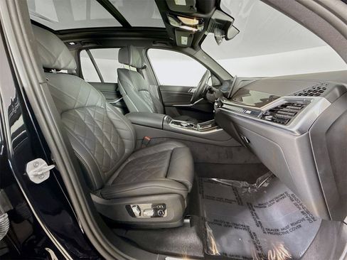 Used 2025 BMW X5 M60i w/ Climate Comfort Package image 30