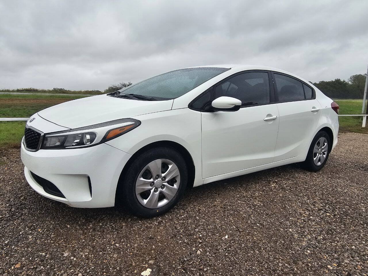 Used 2017 Kia Forte LX FWD image 1