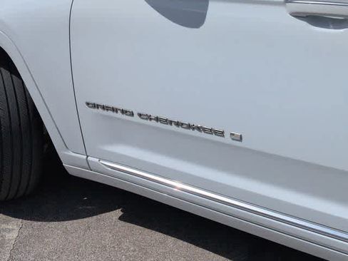 Certified 2023 Jeep Grand Cherokee Summit AWD/4WD image 13