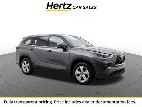 Used 2025 Toyota Highlander LE FWD image 1