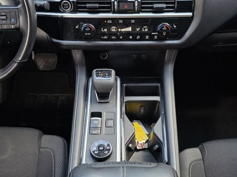 Used 2024 Nissan Pathfinder SV AWD/4WD image 23