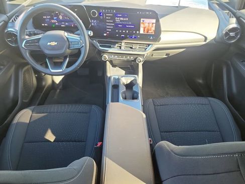 Certified 2025 Chevrolet Equinox EV LT image 13