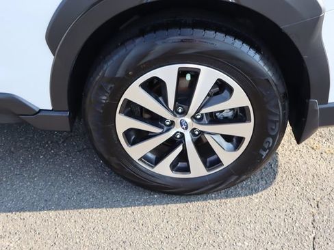 Certified 2025 Subaru Outback Premium AWD/4WD image 41