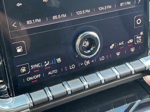 Certified 2025 GMC Yukon Denali image 22