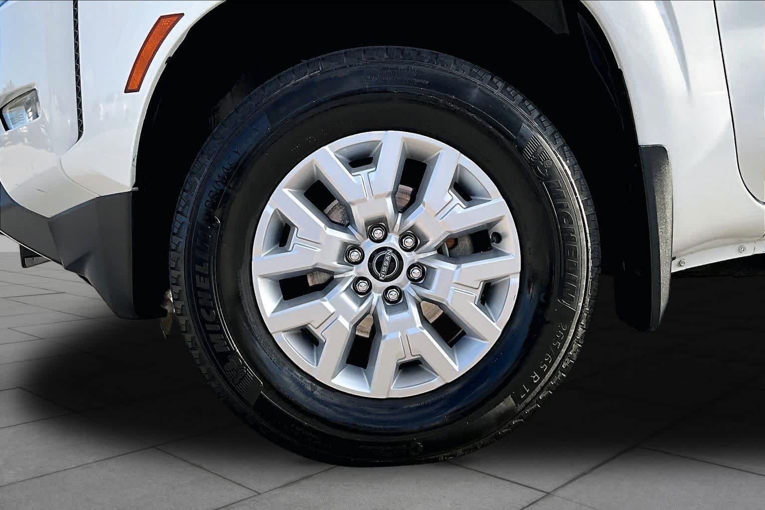 Used 2024 Nissan Frontier SV w/ SV Convenience Package AWD/4WD image 11