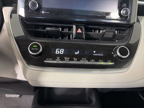 Used 2021 Toyota Corolla LE image 17