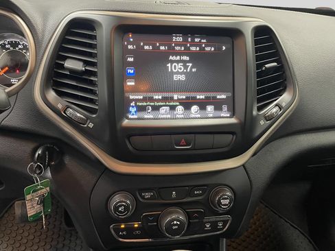 Used 2014 Jeep Cherokee Latitude w/ Cold Weather Group AWD/4WD image 14