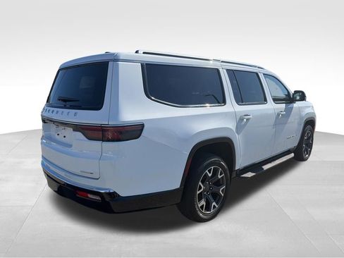 Used 2024 Jeep Wagoneer L Series III w/ Flexible Seating Group AWD/4WD image 5
