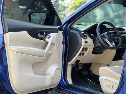 Used 2018 Nissan Rogue SV AWD/4WD image 9