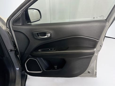 Used 2019 Jeep Compass Limited FWD image 29