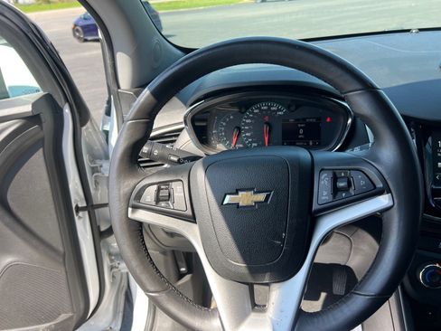 Used 2017 Chevrolet Trax LT w/ LT Convenience Package AWD/4WD image 14