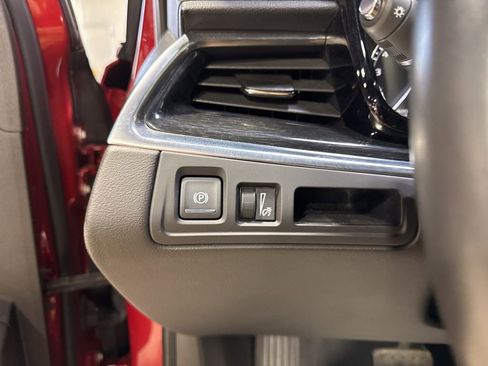 Used 2022 Cadillac XT5 Premium Luxury FWD image 16