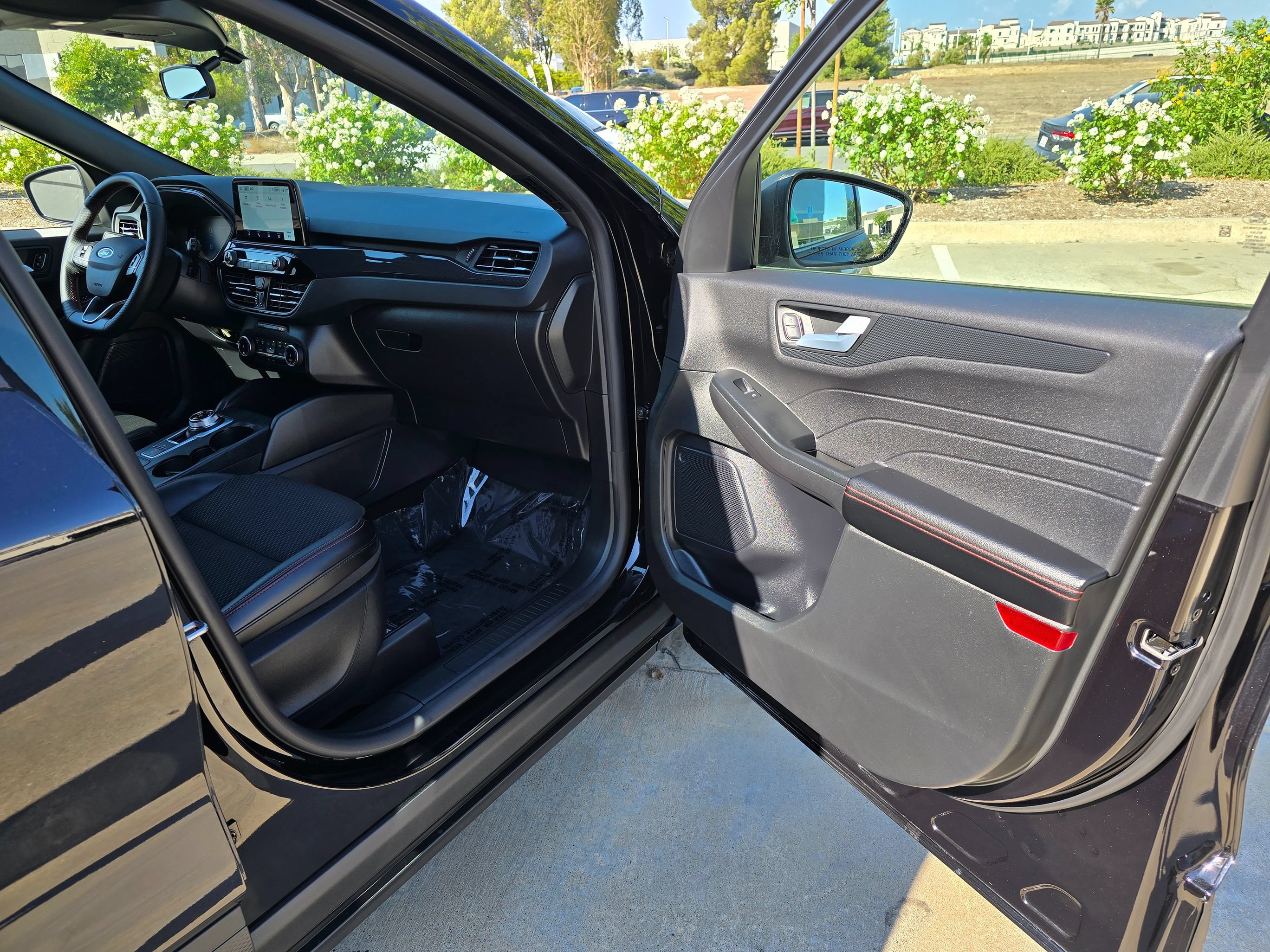 Used 2025 Ford Escape ST-Line FWD image 30