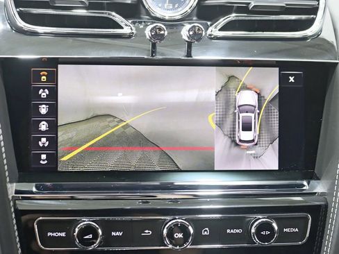 Used 2021 Bentley Bentayga AWD/4WD image 26