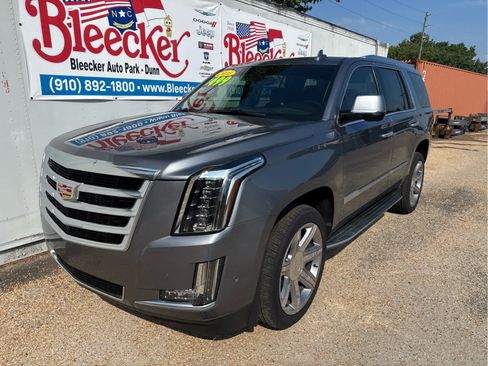 Used 2020 Cadillac Escalade Luxury RWD image 6