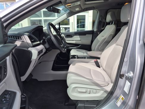 Used 2024 Honda Odyssey EX-L image 17
