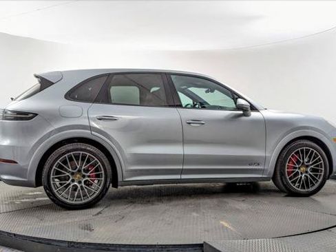 Used 2021 Porsche Cayenne GTS w/ Premium Package Plus AWD/4WD image 4