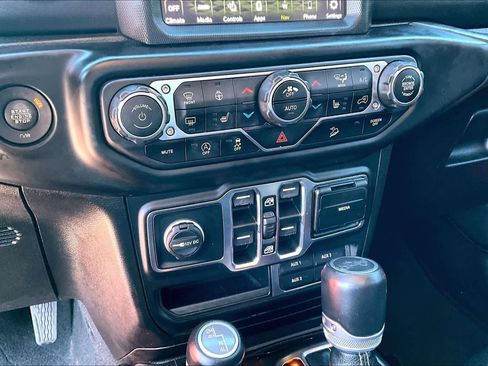 Used 2020 Jeep Wrangler Unlimited Sahara AWD/4WD image 37