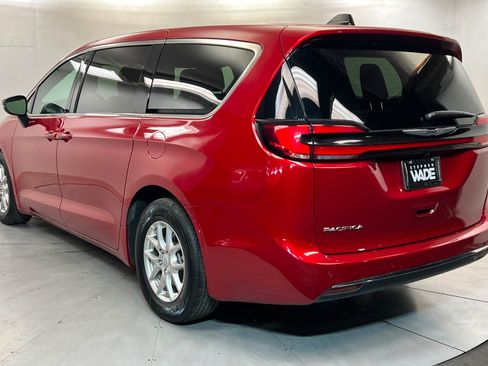 Certified 2026 Chrysler Pacifica Select FWD image 3