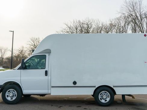 Used 2021 Chevrolet Express 3500 w/ Power Convenience Package image 9