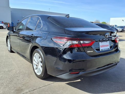 Used 2022 Toyota Camry LE image 3