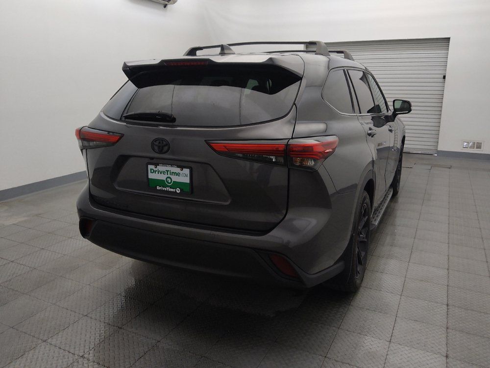 Used 2022 Toyota Highlander L FWD image 7