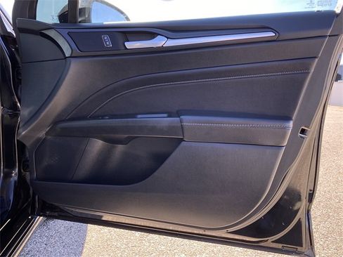 Used 2019 Ford Fusion Energi Titanium image 31