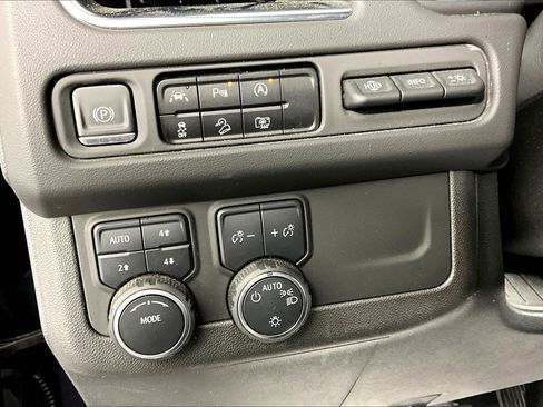 Used 2023 Chevrolet Tahoe Premier AWD/4WD image 35