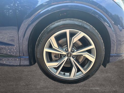 Used 2025 Audi Q4 e-tron Premium Plus image 40