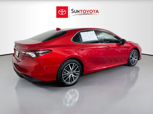Used 2024 Toyota Camry XLE FWD image 4