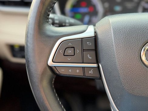 Used 2022 Toyota Highlander XLE image 8