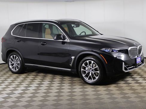 Used 2024 BMW X5 xDrive40i w/ Premium Package image 2