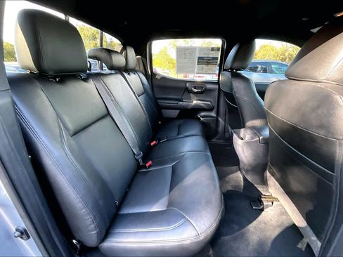 Used 2020 Toyota Tacoma TRD Sport w/ Technology Package image 20