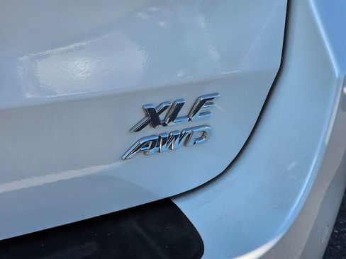 Used 2019 Toyota Sienna XLE w/ XLE Navigation Package AWD/4WD image 9