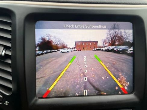 Used 2018 Jeep Cherokee Limited image 16