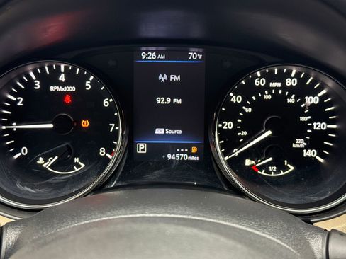 Used 2020 Nissan Rogue SV FWD image 22