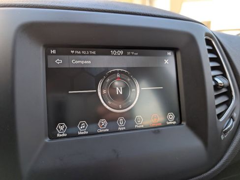 Used 2019 Jeep Compass Latitude image 24