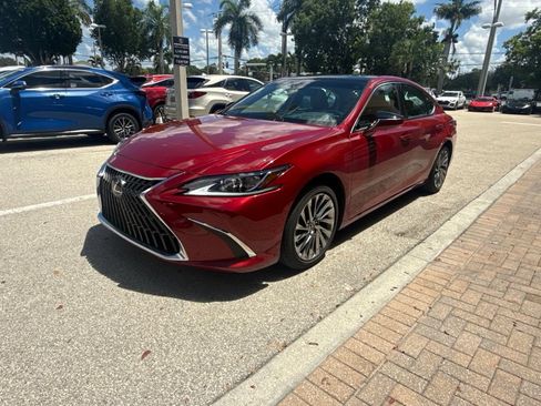 Used 2025 Lexus ES 350 w/ Technology Package FWD image 4
