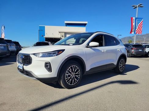 Used 2025 Ford Escape Base image 2