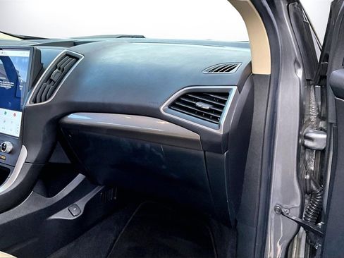 Used 2021 Ford Edge SE w/ Cargo Accessory Package image 18