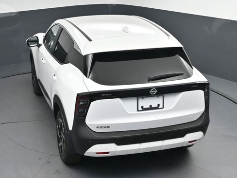 Used 2025 Nissan Kicks SV image 32