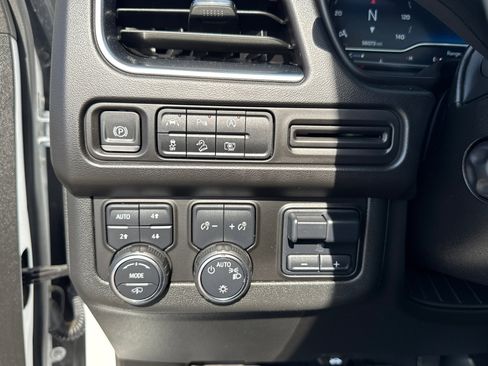 Used 2024 Chevrolet Suburban Z71 w/ Off-Road Capability Package image 17