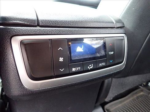 Used 2018 Toyota Highlander SE image 10