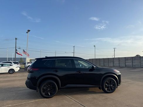 Certified 2023 Nissan Rogue SV w/ SV Premium B Package FWD image 22