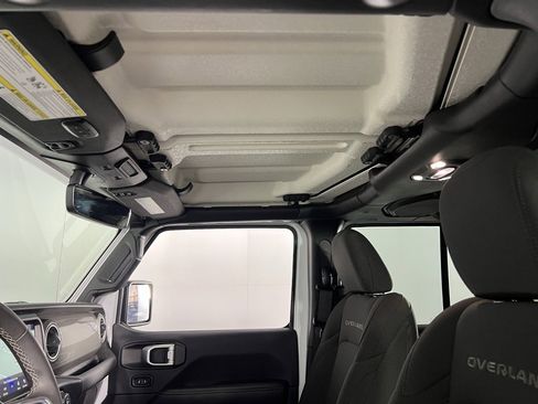 Certified 2023 Jeep Gladiator Overland image 23