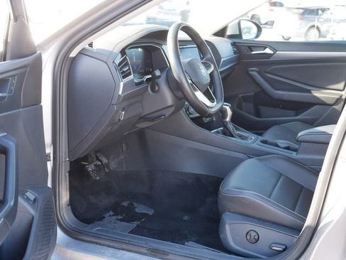 Certified 2024 Volkswagen Jetta SE image 12