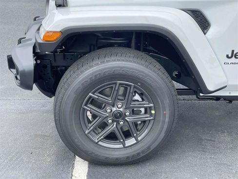 New 2025 Jeep Gladiator Sport image 38