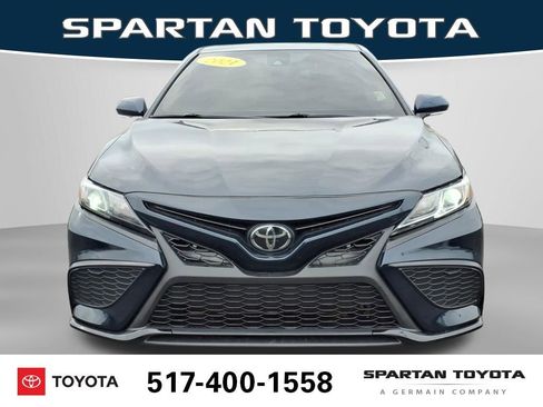 Used 2021 Toyota Camry SE w/ Convenience Package FWD image 3