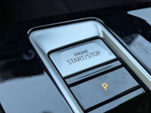 Used 2024 Volkswagen Atlas SE image 28