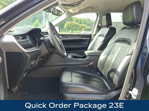 Used 2023 Jeep Grand Cherokee L Limited AWD/4WD image 2